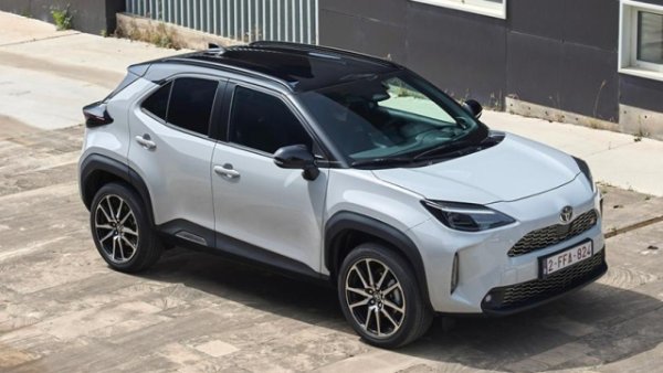 Той е един от шестте най-продавани SUV на европейския пазар. Yaris Cross се предлага и с пълен хибриден  двигател . Стартовият модел Active е с обща мощност от 116 к.с., включително техническата и електрическата част, деклариран разход от 4,5 литра на 100 км и емисии от 101 g/m CO2 . Дължината от 4189 мм го прави компактен B-SUV, но багажникът е голям - 320 литра. Цената у нас на версията Fancy е промоционална за някои бройки - започва от 52 780 лева.